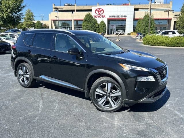 2023 Nissan Rogue SL — photo 1 of 5