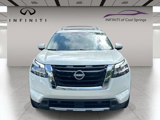 2024 Nissan Pathfinder Platinum — photo 1 of 5