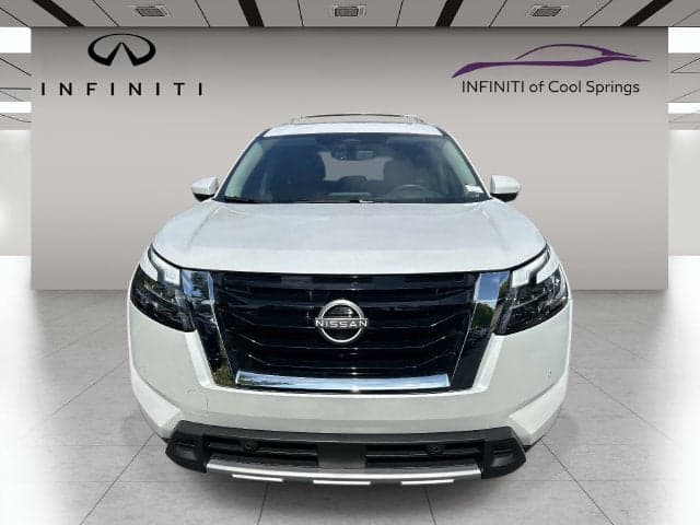 2025 Nissan Pathfinder Platinum — photo 1 of 5