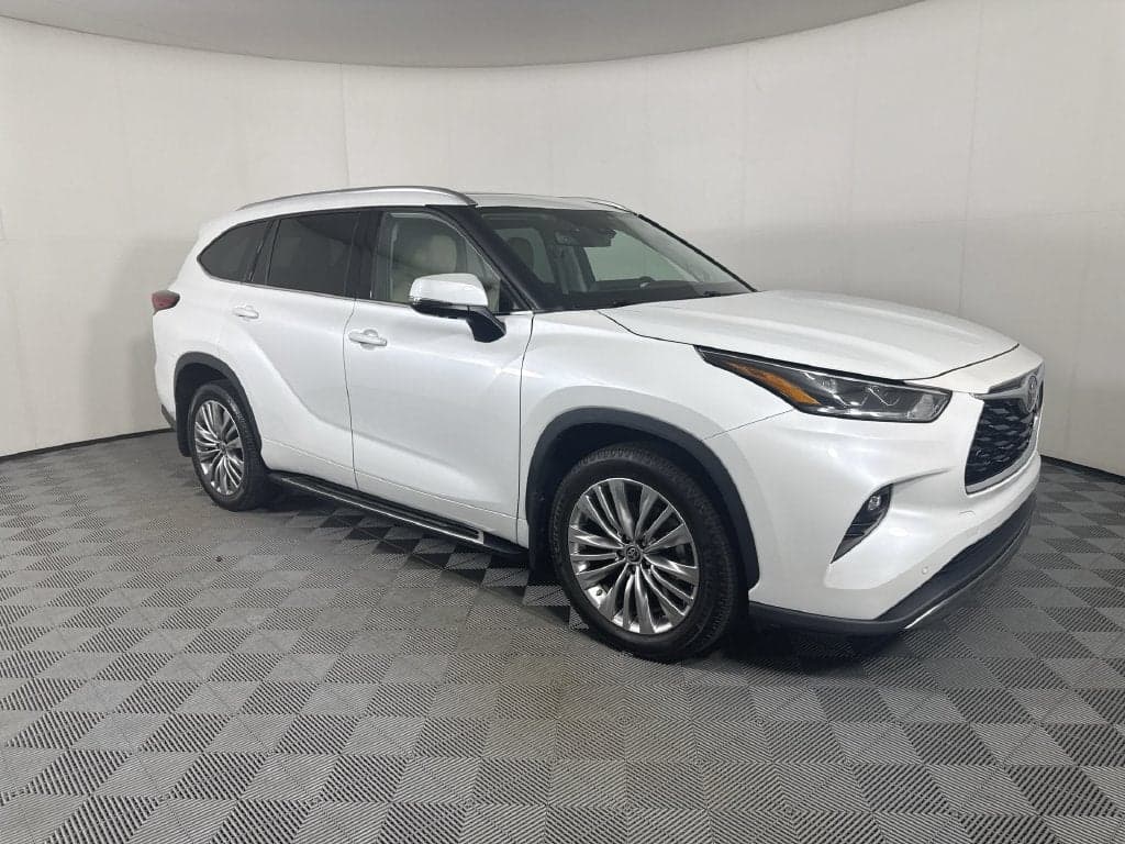 2022 Toyota Highlander Platinum — photo 1 of 5