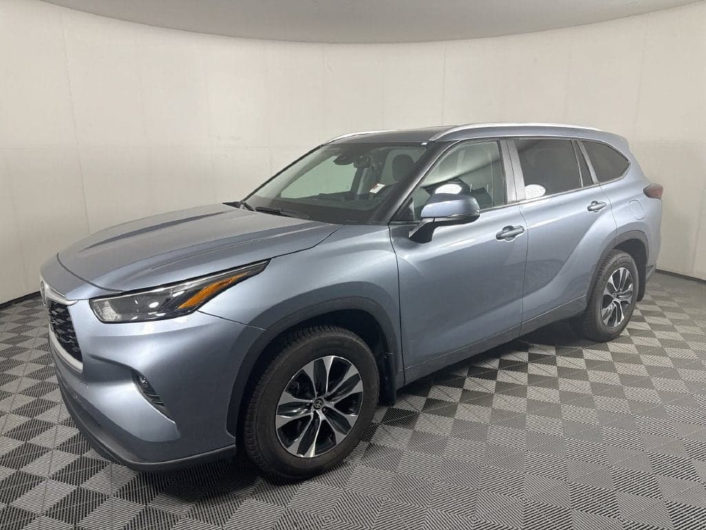 2024 Toyota Highlander XLE — photo 1 of 30