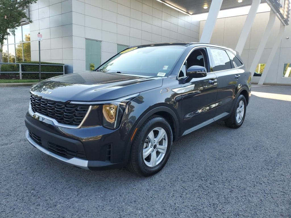 2025 Kia Sorento LX — photo 1 of 5