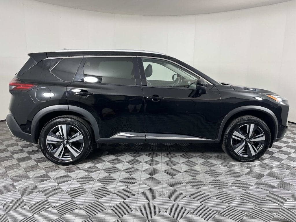 2023 Nissan Rogue Platinum — photo 1 of 5