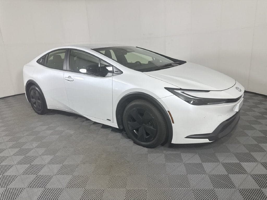 2025 Toyota Prius LE — photo 1 of 5