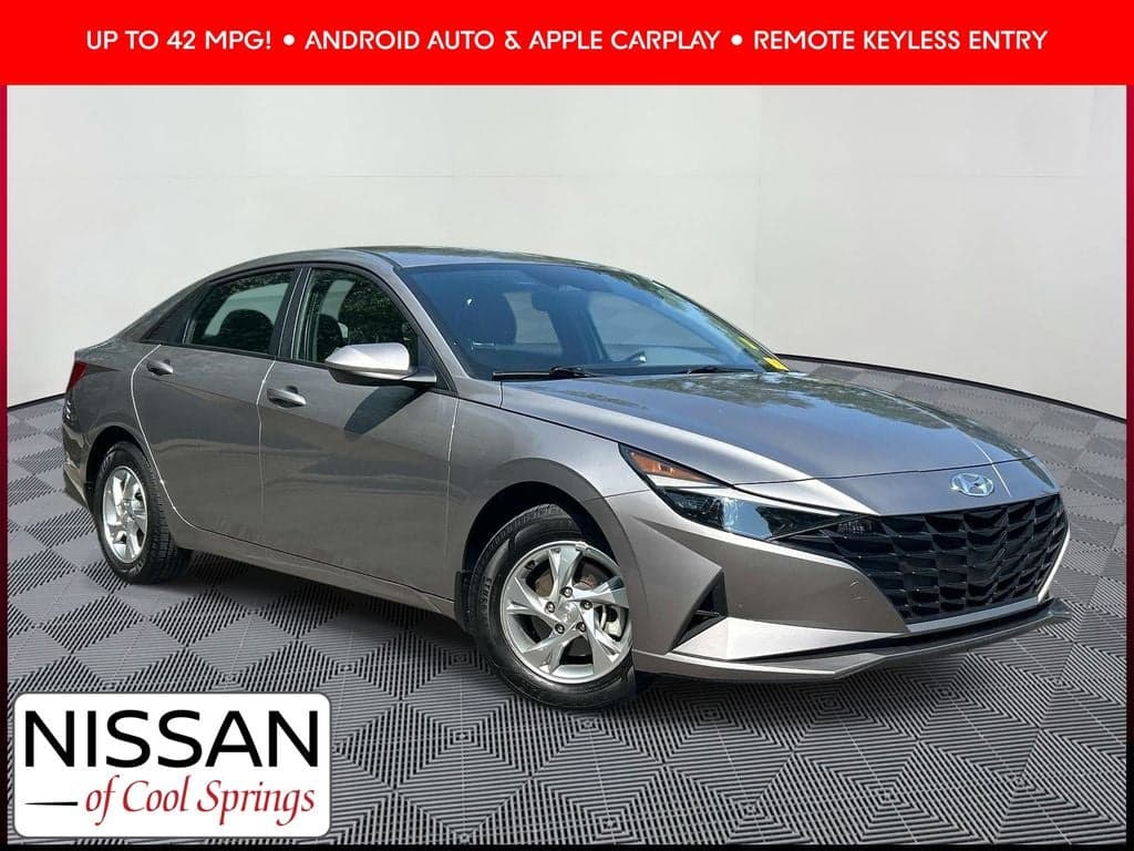 2023 Hyundai Elantra SE — photo 1 of 32