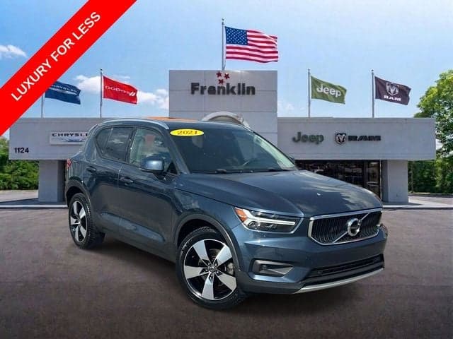 2021 Volvo XC40 Momentum — photo 1 of 41