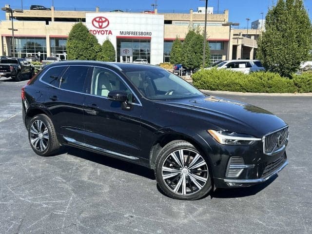 2023 Volvo XC60 Ultimate Bright Theme — photo 1 of 5