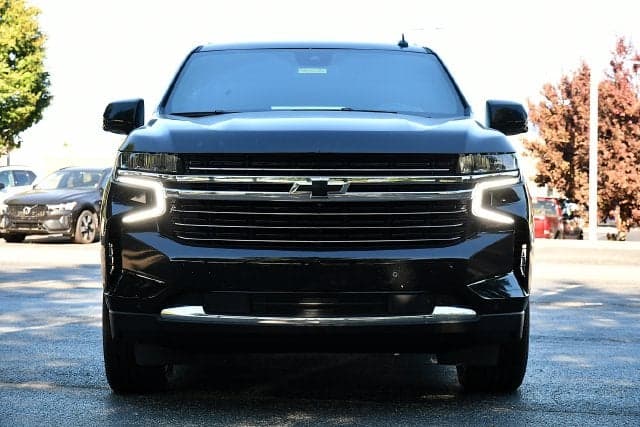 2024 Chevrolet Suburban LT — photo 1 of 5