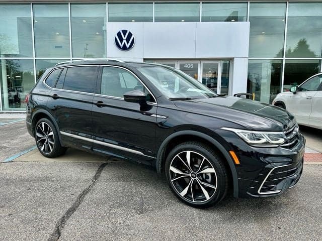 2024 Volkswagen Tiguan SEL R-Line — photo 1 of 37