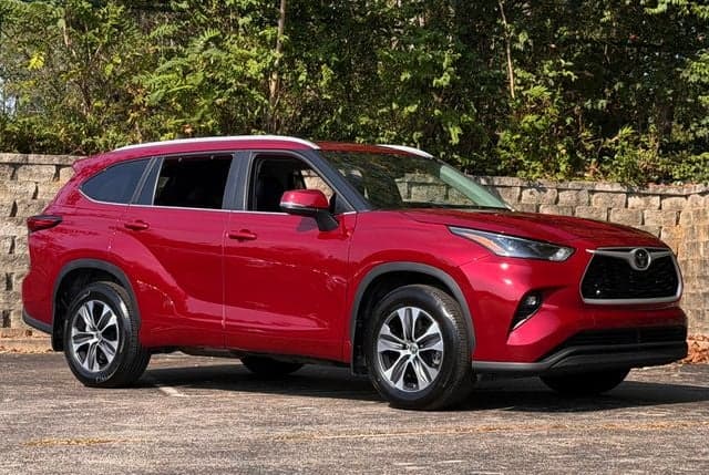 2023 Toyota Highlander XLE — photo 1 of 5