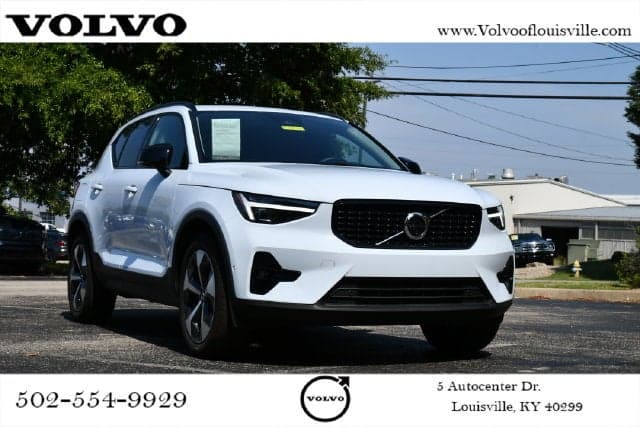 2026 Volvo XC40 Base — photo 1 of 32