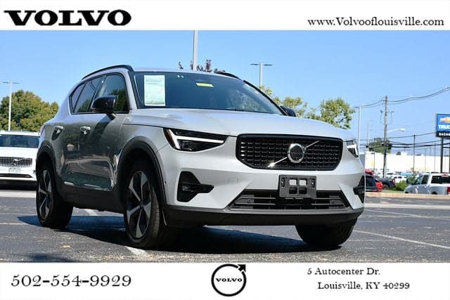 2026 Volvo XC40 Base — photo 1 of 29