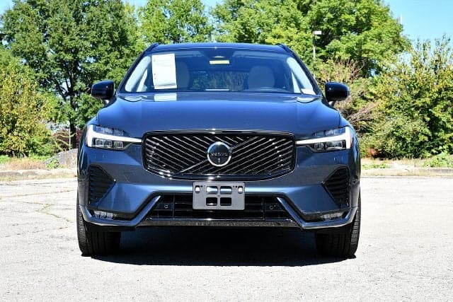 2026 Volvo XC60 Base — photo 1 of 5