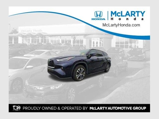 2021 Toyota Highlander XLE — photo 1 of 12