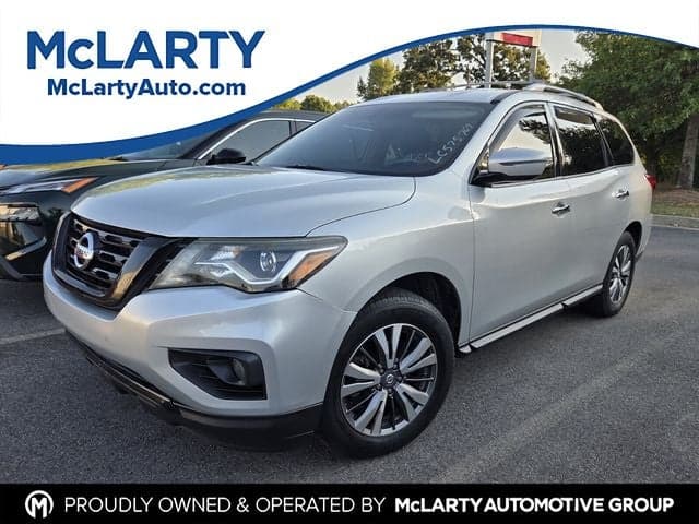 2020 Nissan Pathfinder SV — photo 1 of 11