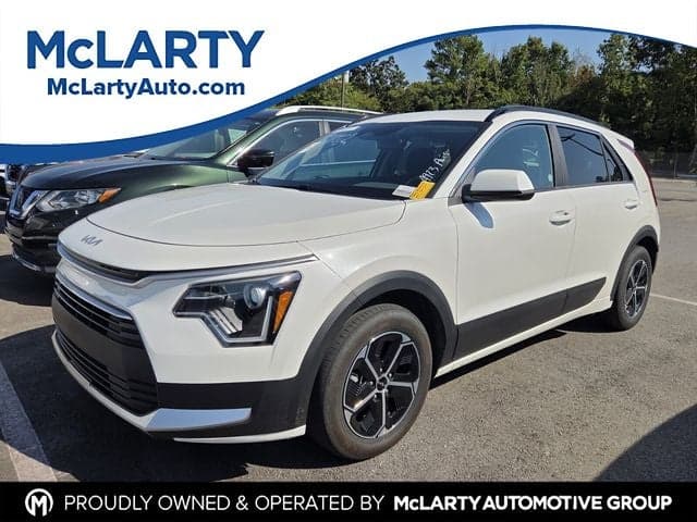 2025 Kia Niro LX — photo 1 of 11