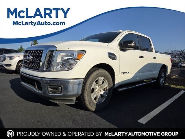 2017 Nissan Titan SV — photo 1 of 10