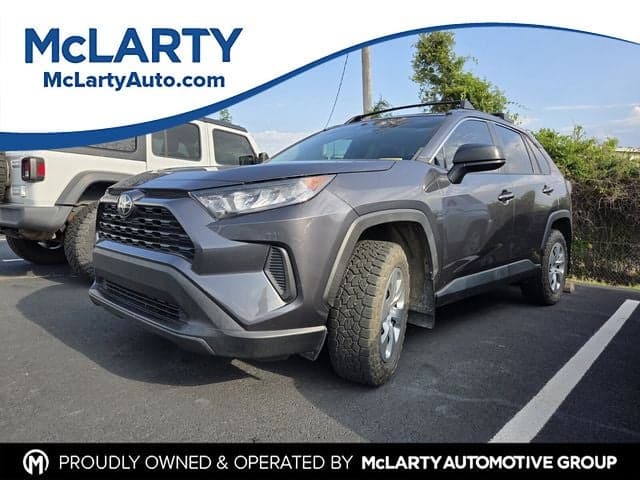 2021 Toyota RAV4 LE — photo 1 of 10