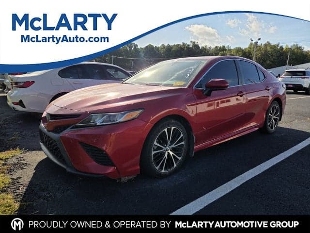 2019 Toyota Camry SE — photo 1 of 11