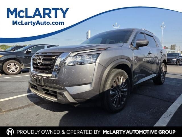 2024 Nissan Pathfinder SL — photo 1 of 10