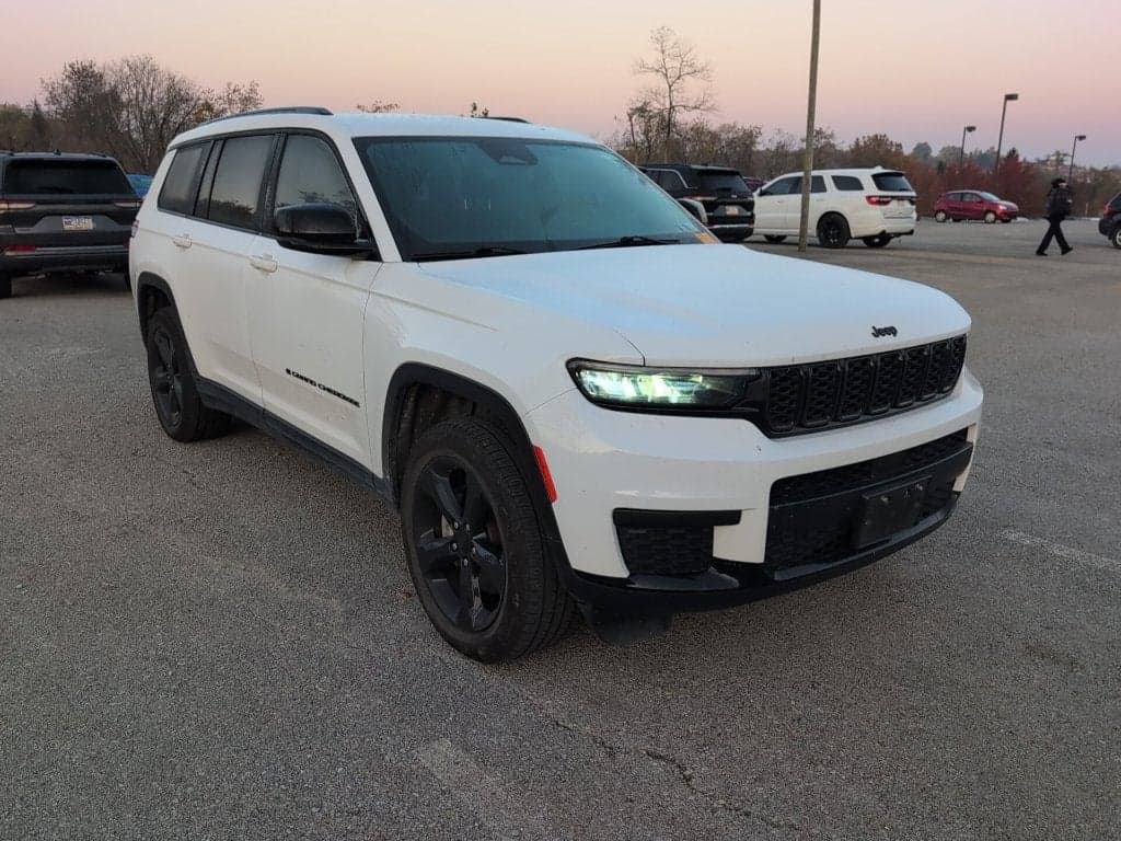 2023 Jeep Grand Cherokee L Altitude — photo 1 of 5