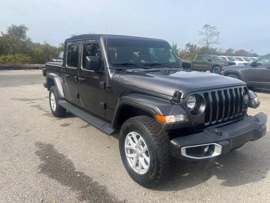 2023 Jeep Gladiator Sport S — photo 1 of 5
