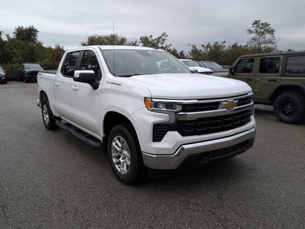 2024 Chevrolet Silverado 1500 LT — photo 1 of 6