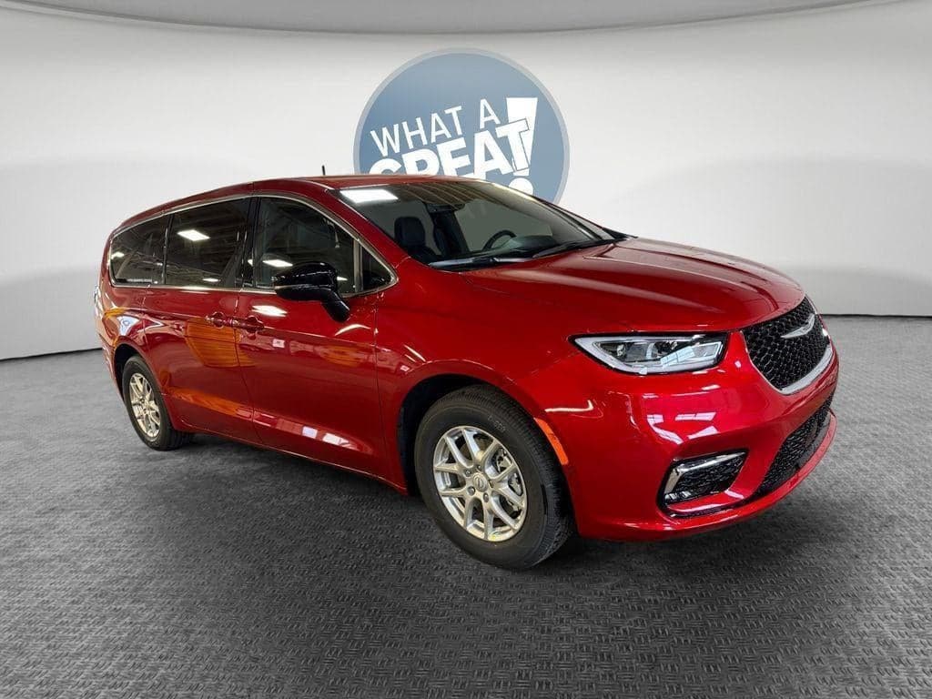 2026 Chrysler Pacifica Select — photo 1 of 32