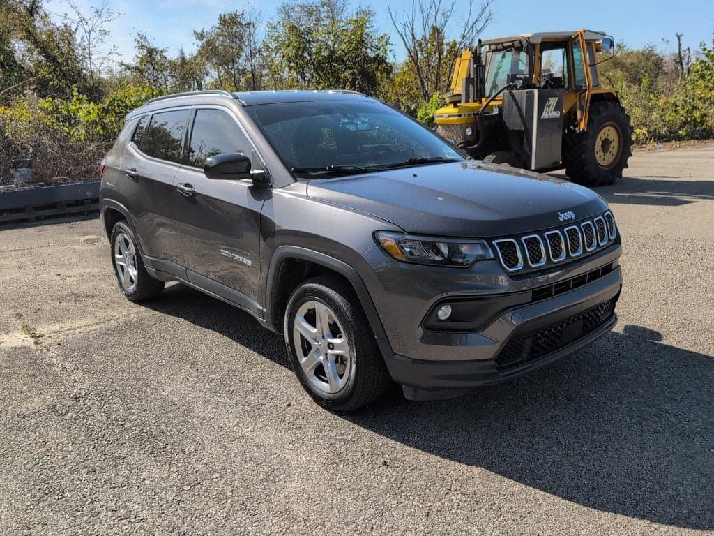 2023 Jeep Compass Latitude — photo 1 of 5
