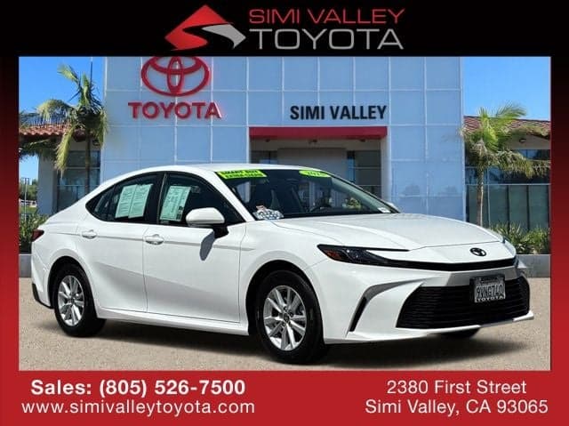 2025 Toyota Camry LE — photo 1 of 35