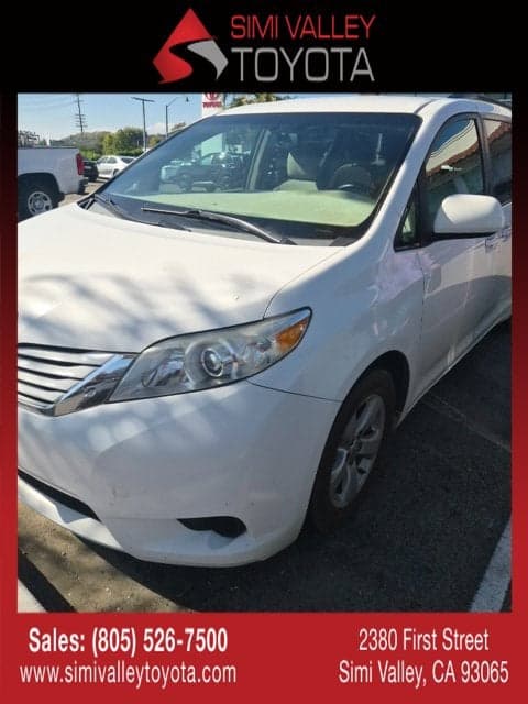 2015 Toyota Sienna LE — photo 1 of 6
