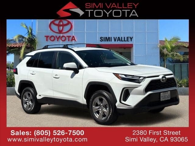 2025 Toyota RAV4 Hybrid LE — photo 1 of 12