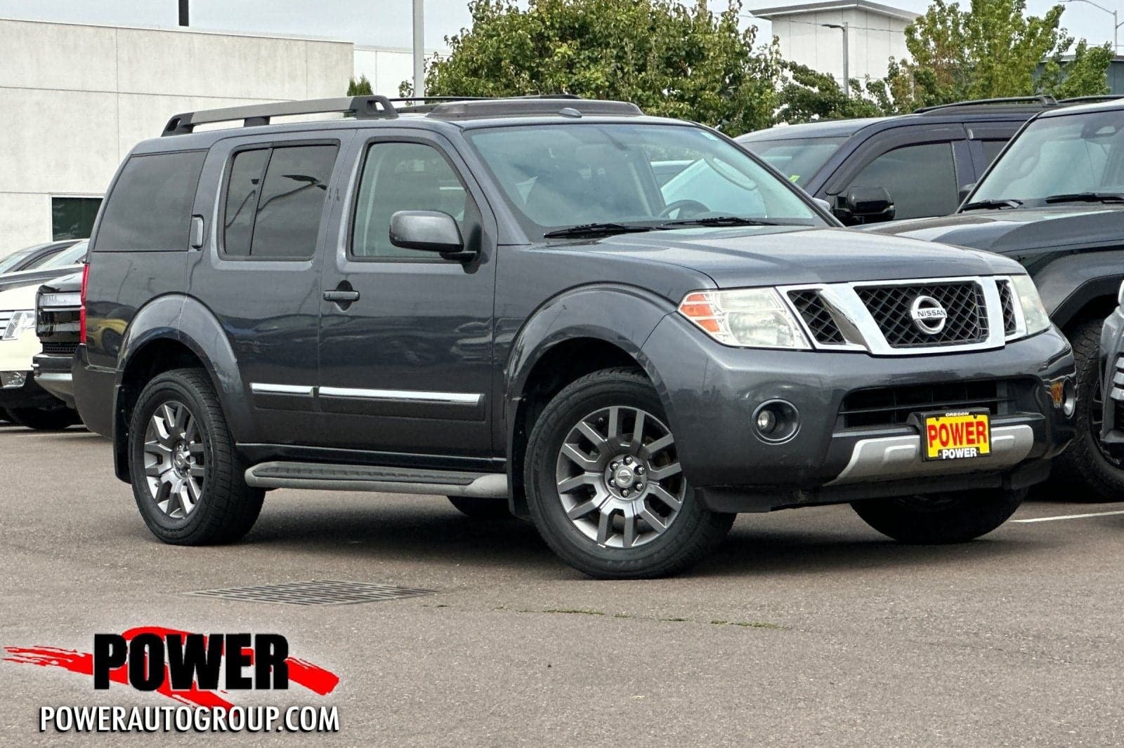 2011 Nissan Pathfinder LE — photo 1 of 49