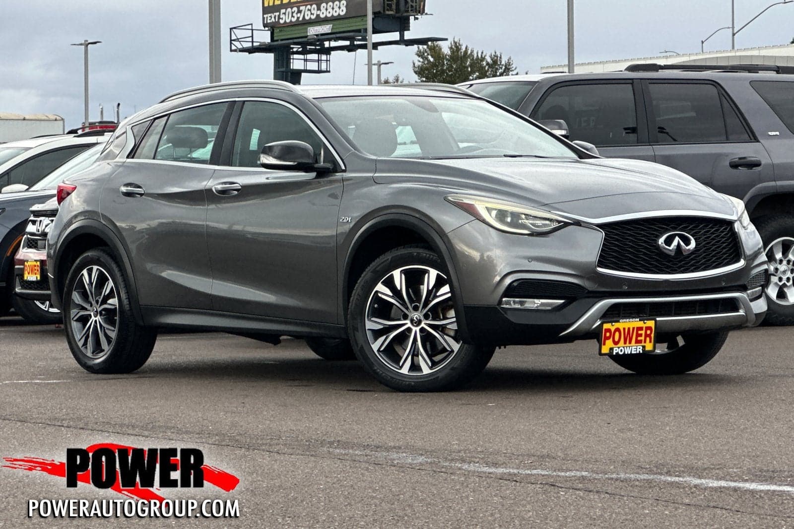 2017 INFINITI QX30 Premium — photo 1 of 5