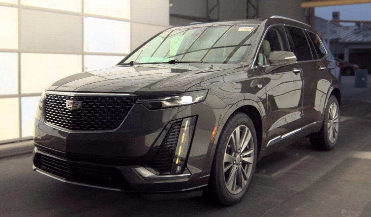 2020 Cadillac XT6 FWD Premium Luxury — photo 1 of 2