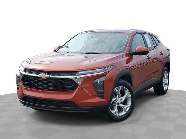 2024 Chevrolet Trax LS — photo 1 of 39