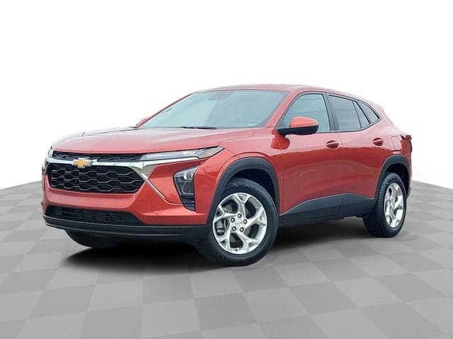 2024 Chevrolet Trax LS — photo 1 of 33