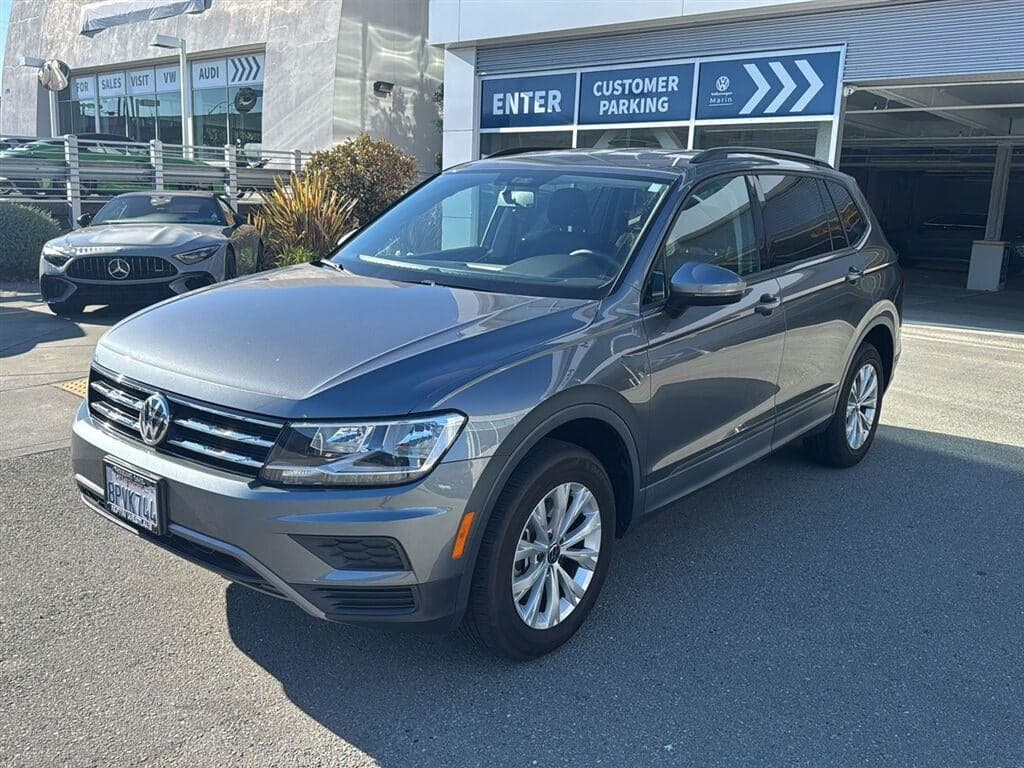 2020 Volkswagen Tiguan S — photo 1 of 17