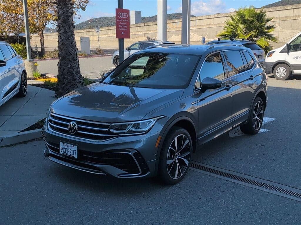 2023 Volkswagen Tiguan SEL R-Line — photo 1 of 5