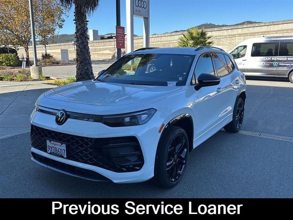 2026 Volkswagen Tiguan SE R-Line Black — photo 1 of 5
