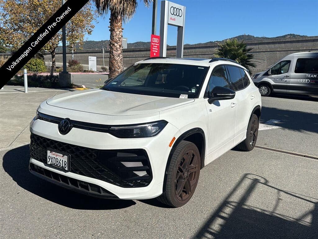 2026 Volkswagen Tiguan SE R-Line Black — photo 1 of 5