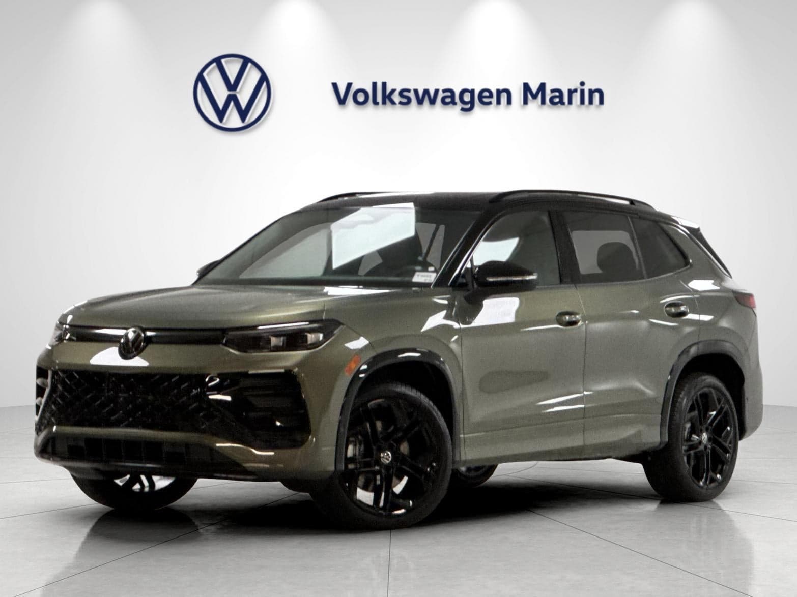 2026 Volkswagen Tiguan SE R-Line Black — photo 1 of 28