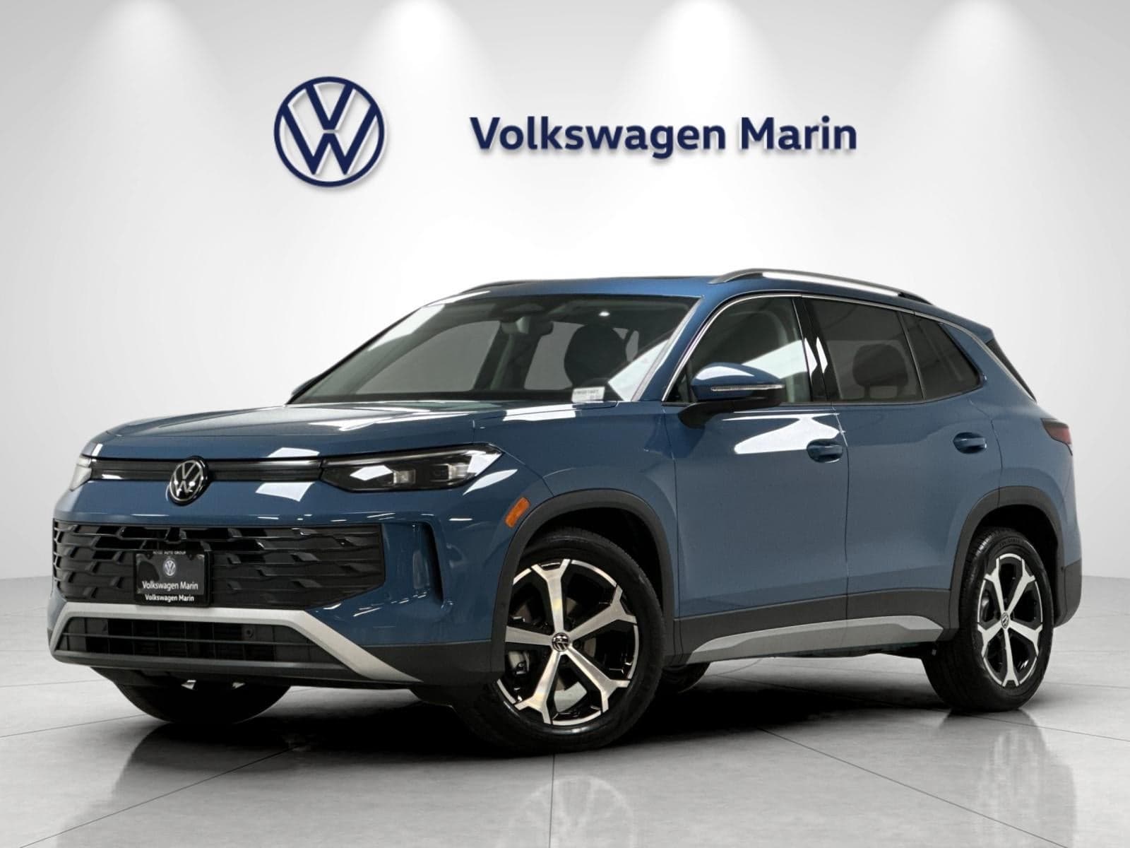 2027 Volkswagen Tiguan SE — photo 1 of 5