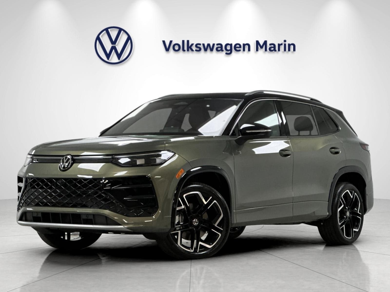 2026 Volkswagen Tiguan SEL R-Line Turbo — photo 1 of 27