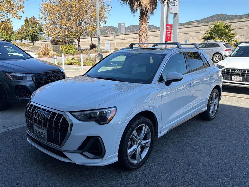2020 Audi Q3 S line Premium — photo 1 of 5