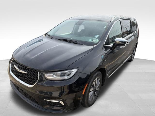 2023 Chrysler Pacifica Hybrid Limited — photo 1 of 39