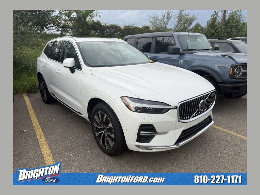 2023 Volvo XC60 Plus Bright Theme — photo 1 of 14