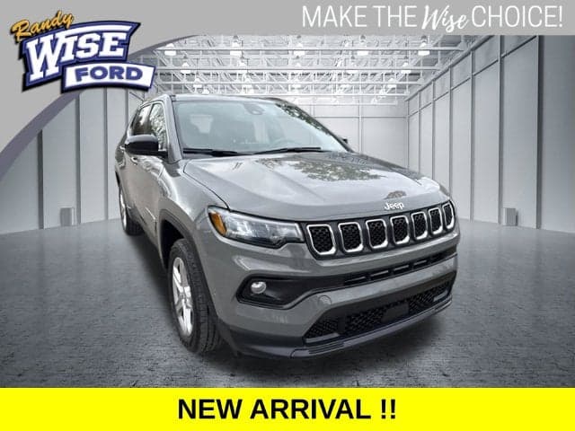 2023 Jeep Compass Latitude — photo 1 of 5