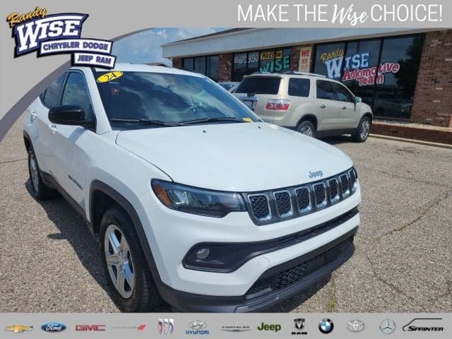 2024 Jeep Compass Latitude — photo 1 of 44