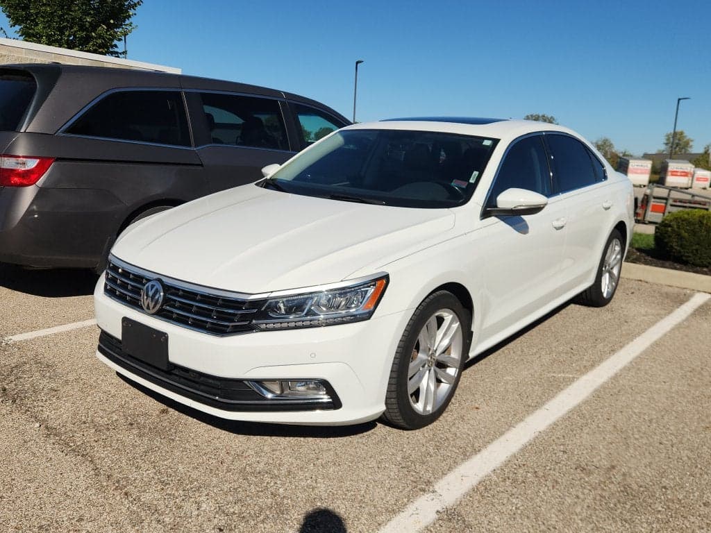 2018 Volkswagen Passat 2.0T SE — photo 1 of 7